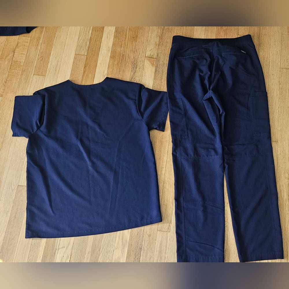 Figs Navy Scrub Set Large - Picture 2 of 5